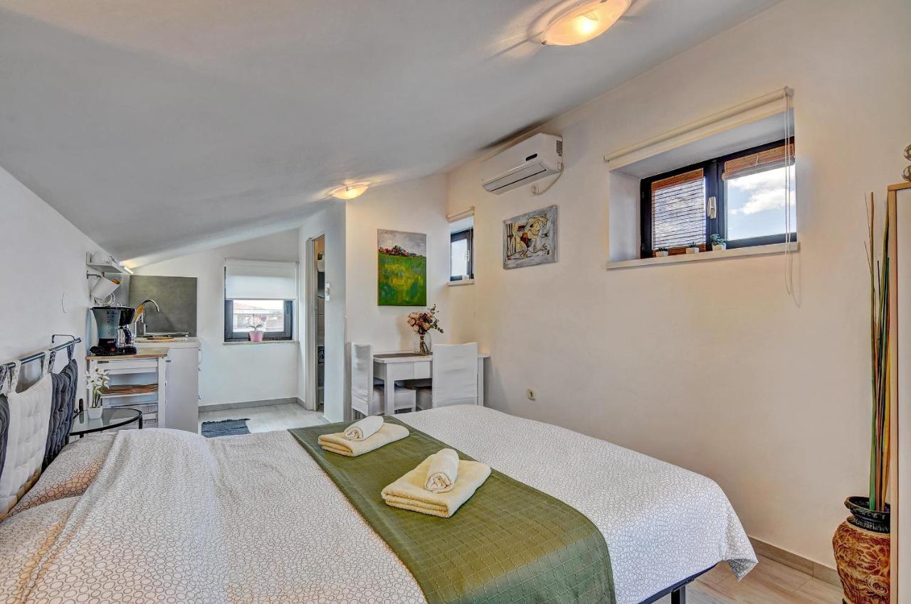 Apartments Babic Fazana Exterior photo