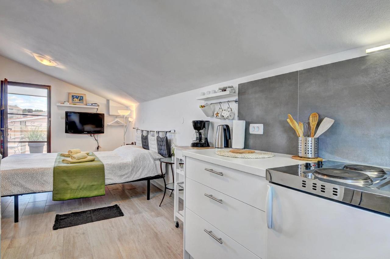 Apartments Babic Fazana Exterior photo