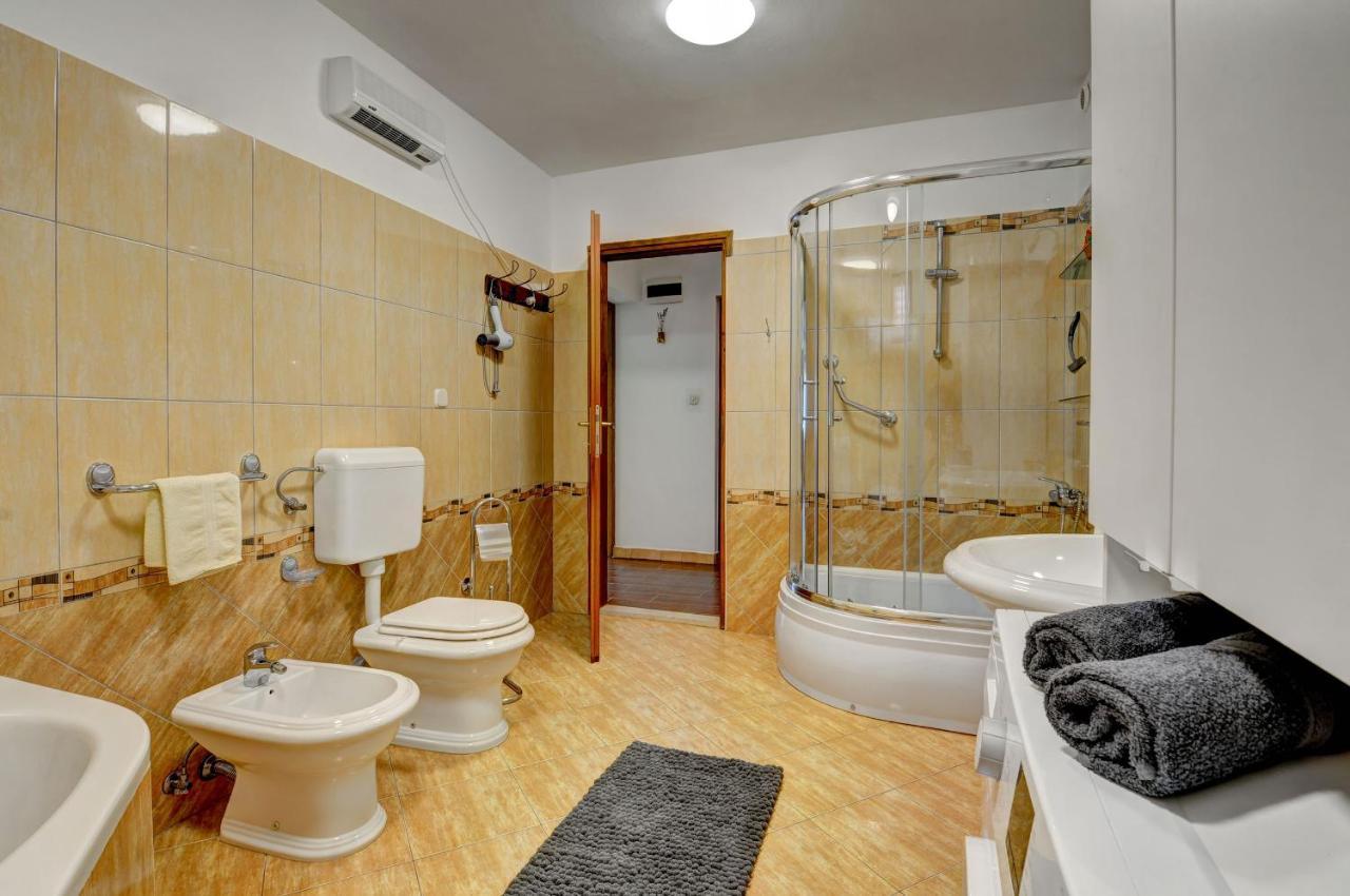 Apartments Babic Fazana Exterior photo