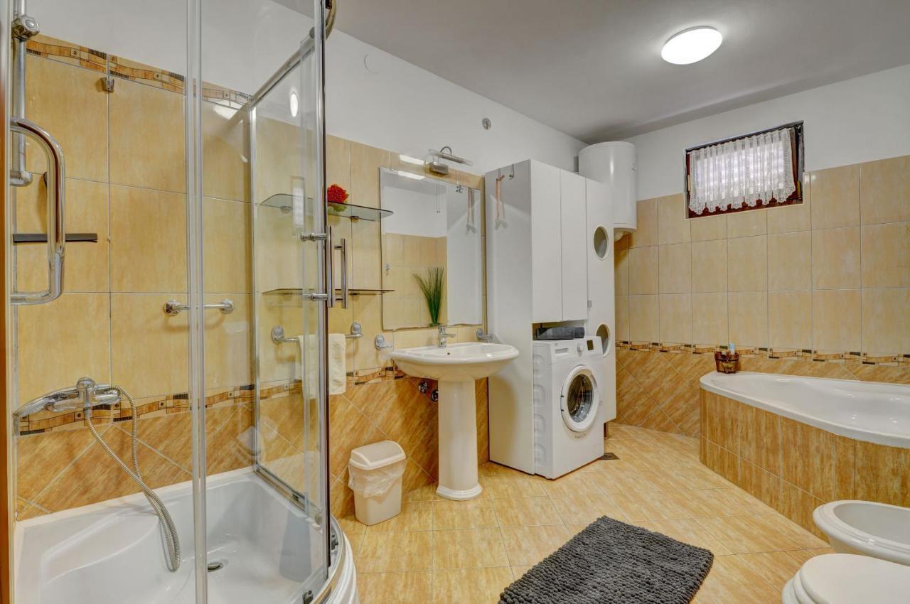 Apartments Babic Fazana Exterior photo