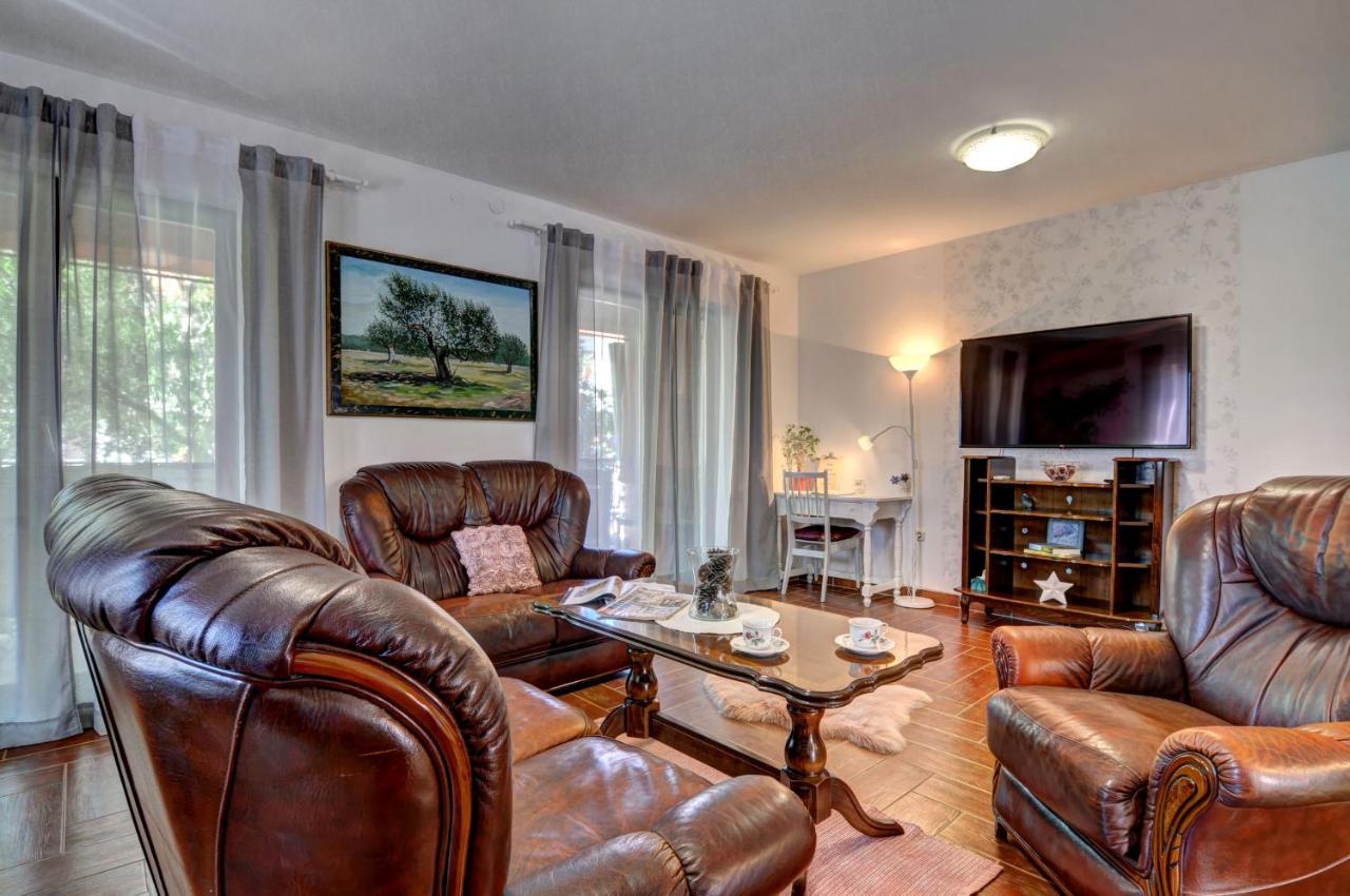 Apartments Babic Fazana Exterior photo